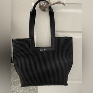Calvin Klein Bette Ribbed Tote